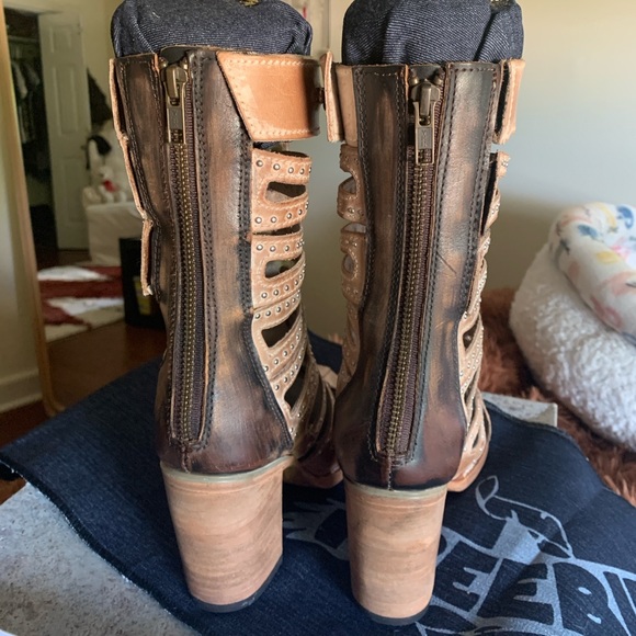 Freebird by Steven-Lotus (Taupe) 9 - Picture 3 of 11